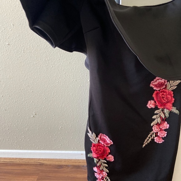 Off the shoulder dress - Picture 2 of 2